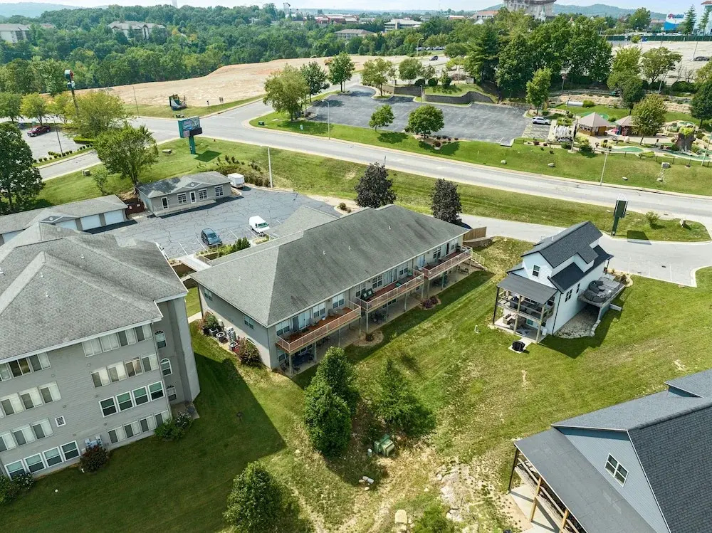 Green Mountain Grand 4 Bedroom Condo by RedAwning