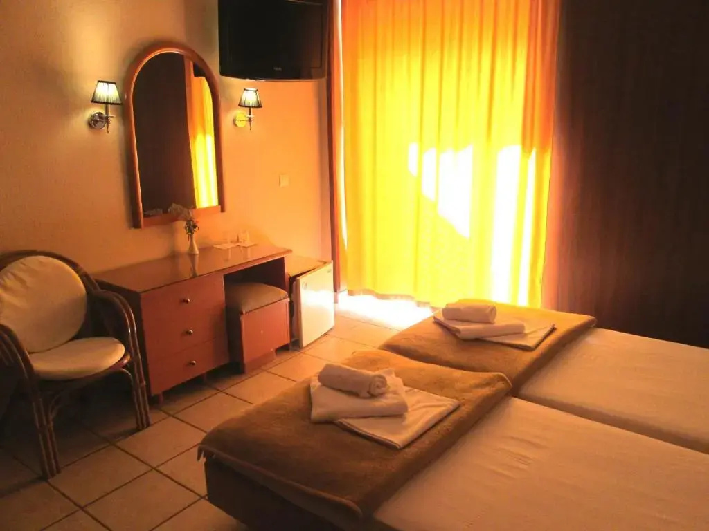 Standard Triple room
