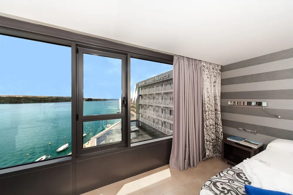 Superior room with sea view