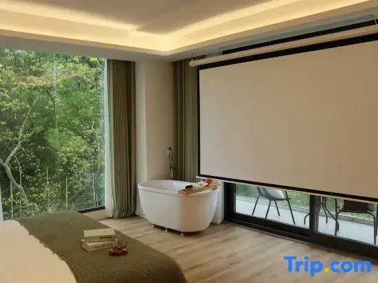 Standard Double room with balcony and with mountain view (full double bed)