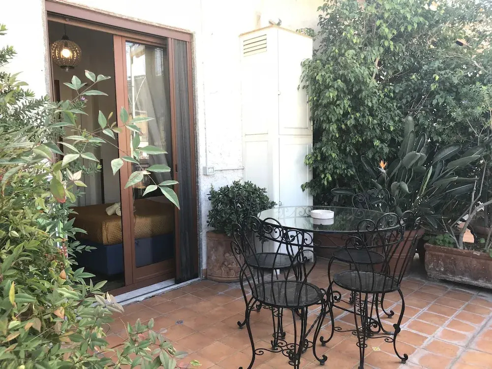 Standard Single room with balcony (single bed)