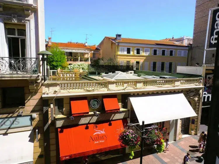 Arthur Properties Rue d'Antibes