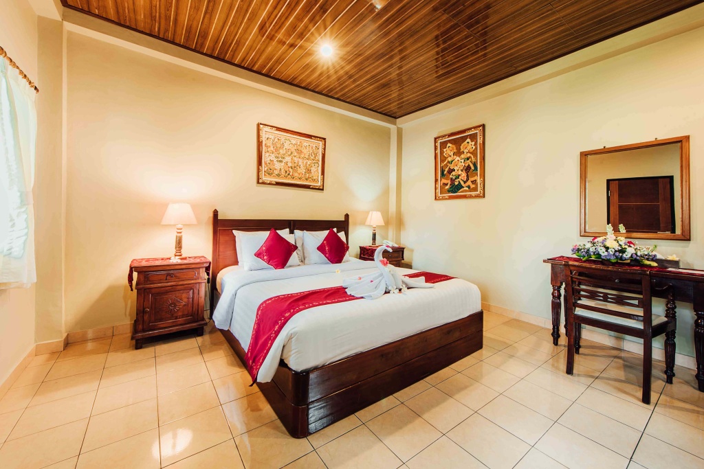 Отель Kuta Puri Bungalows, Villas and Resort в Куте