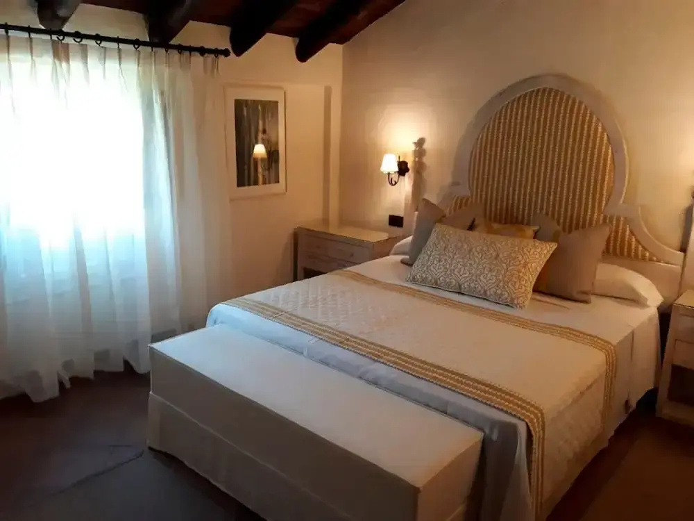 Deluxe Double room with mountain view full double bed