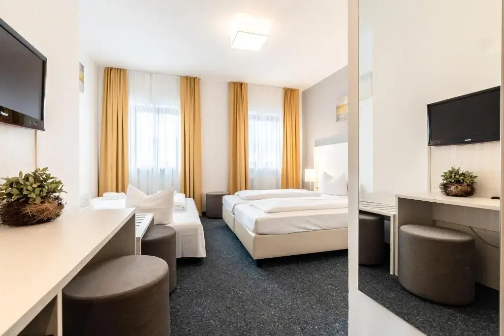 Standard Triple room