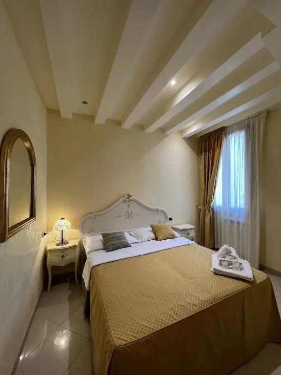 Classic Double room (full double bed)