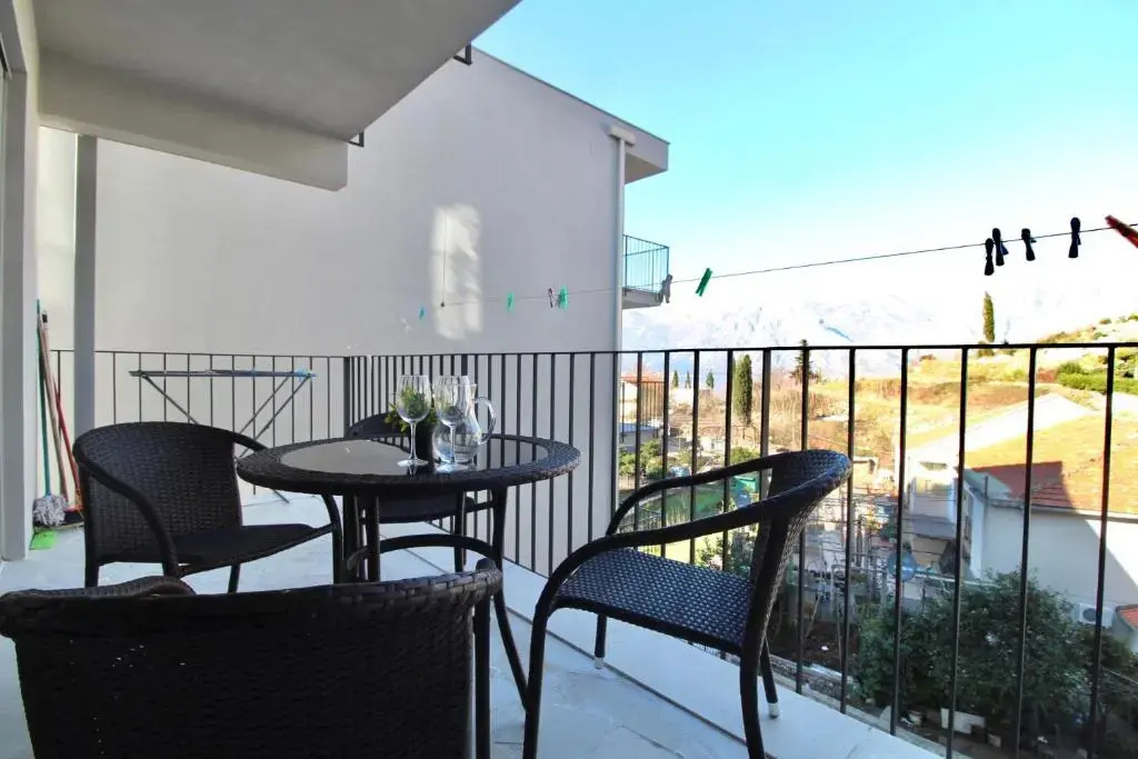 2bd New Dobrota Apt with Bay Views
