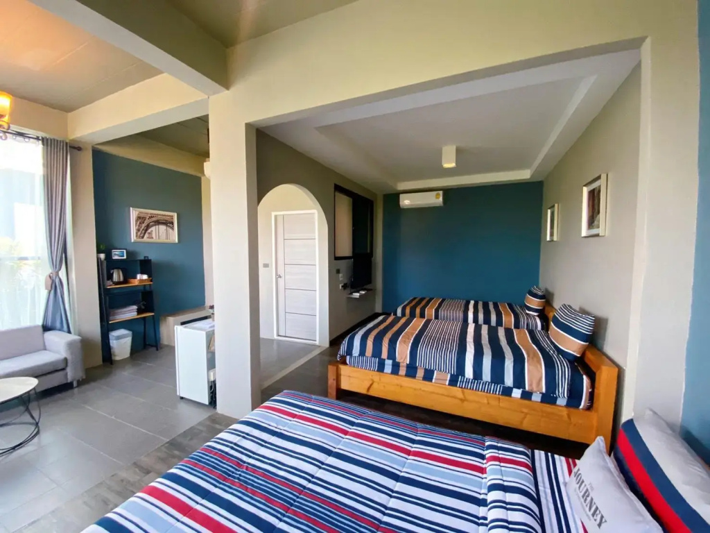 Standard Family room with garden view