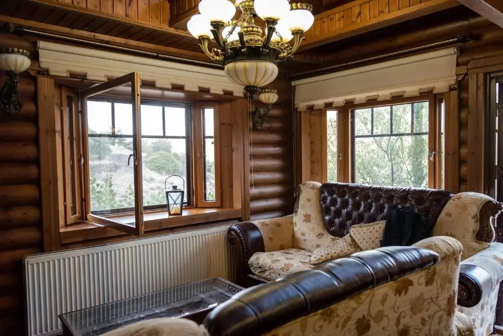 *2 bdr log house /mountains/Queen bed/fireplace