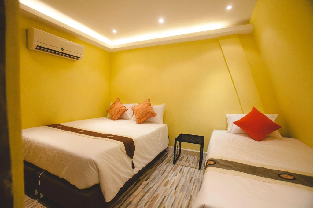 Standard Triple room