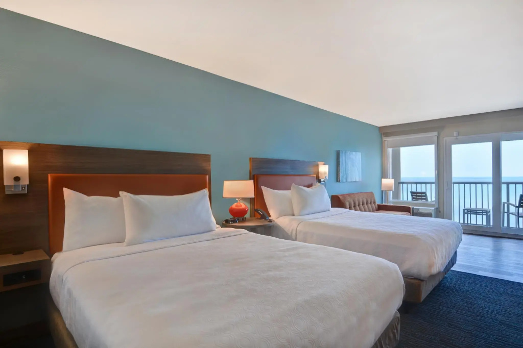Quadruple Studio oceanfront