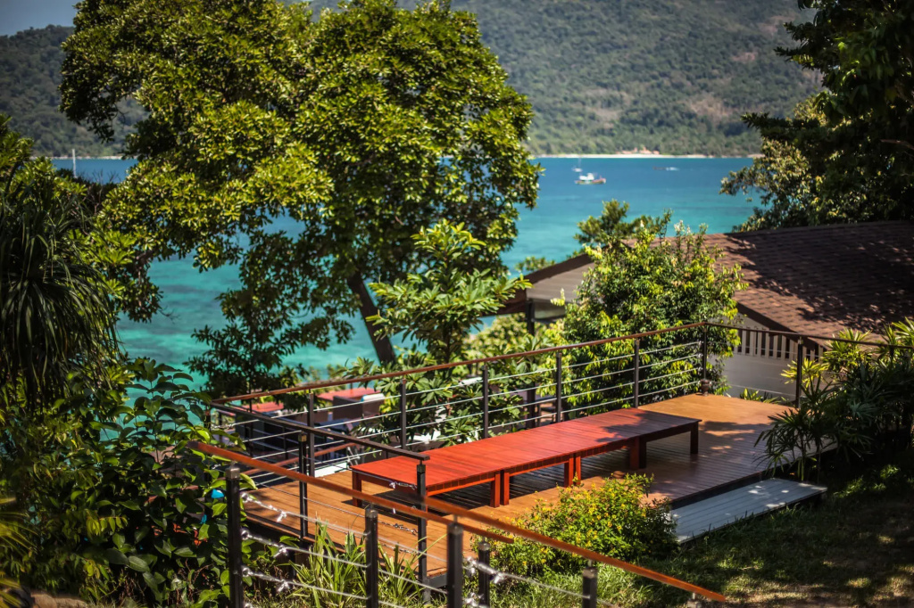 Beach & Waterfront