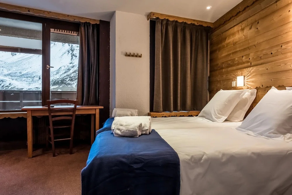 Deluxe Double room with balcony (full double bed)