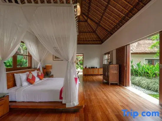 6 Bedrooms Villa