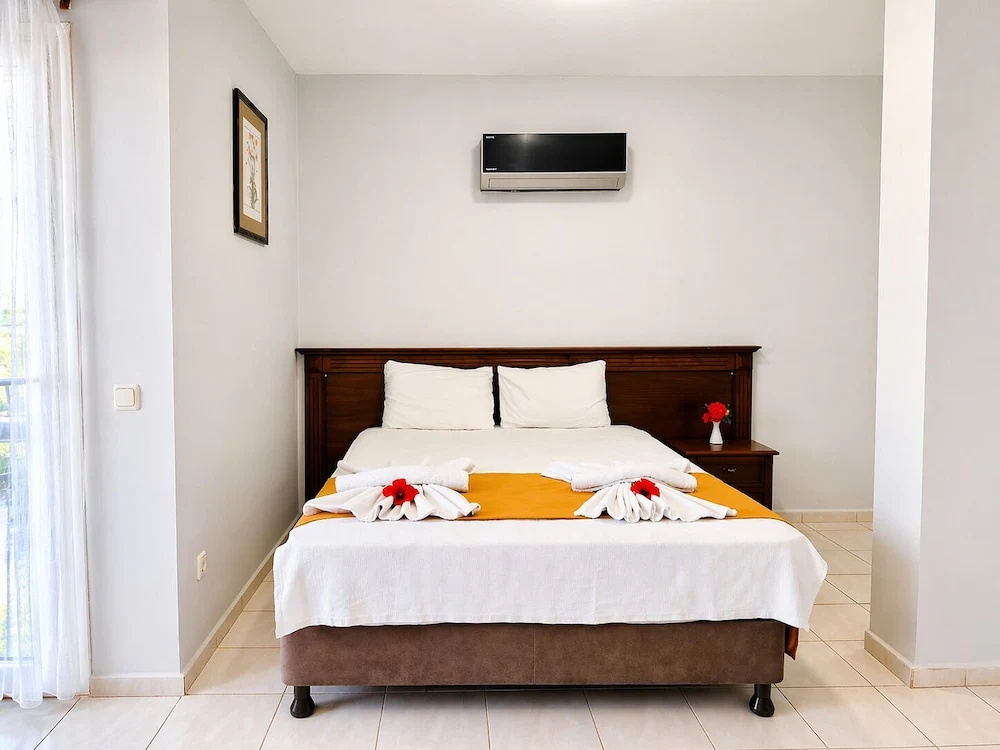 Standard Double room with balcony (full double bed)