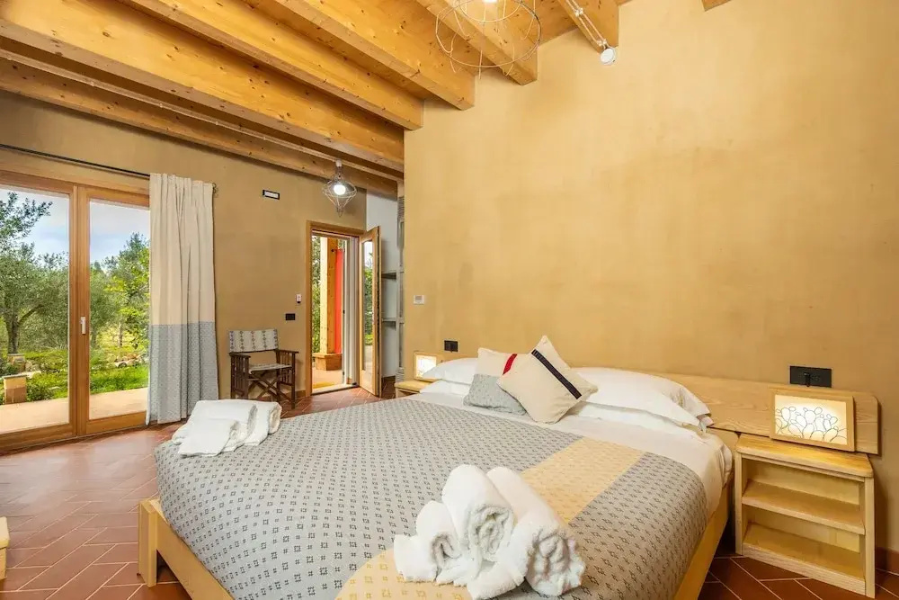 Classic Double room (full double bed)