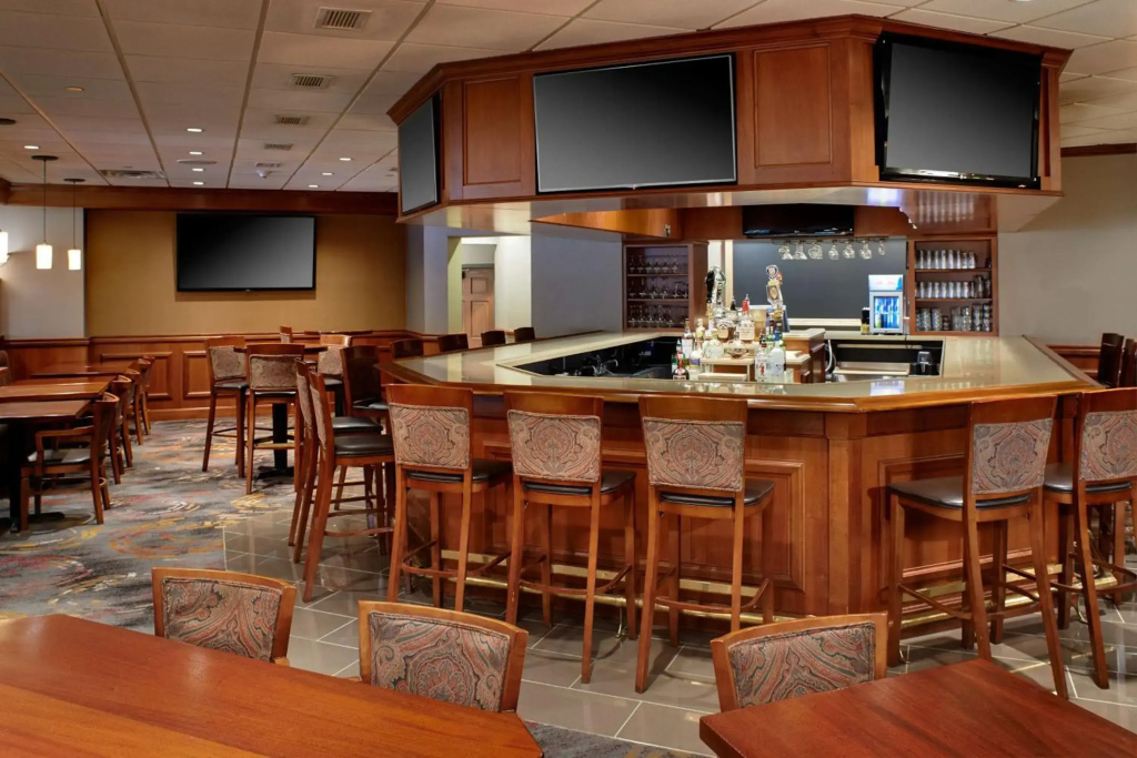 DoubleTree by Hilton Detroit - Dearborn - фото 23