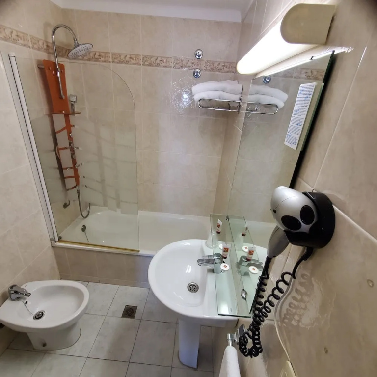 Hotel Ampuria Inn - Chambres