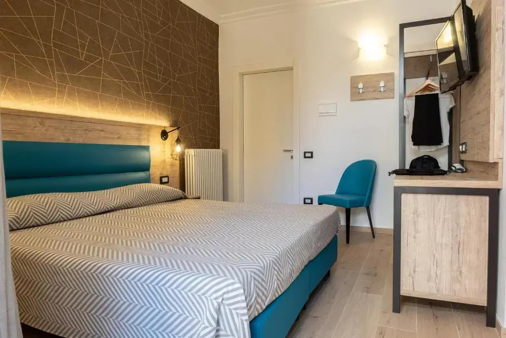 Double room (full double bed)