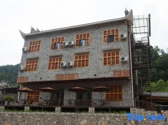 Yishan Bangshui Inn