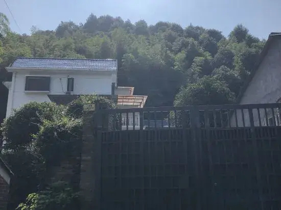 A homestay which embrace the mountains in jingdezhen