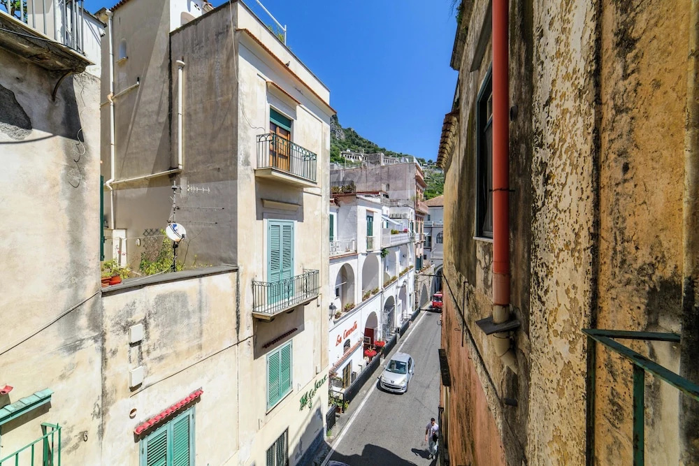 Amalfi Gallery