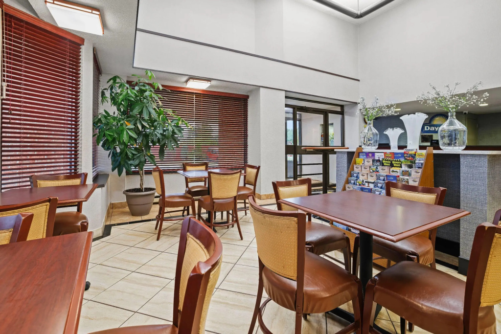 Days Inn by Wyndham Utica - фото 13