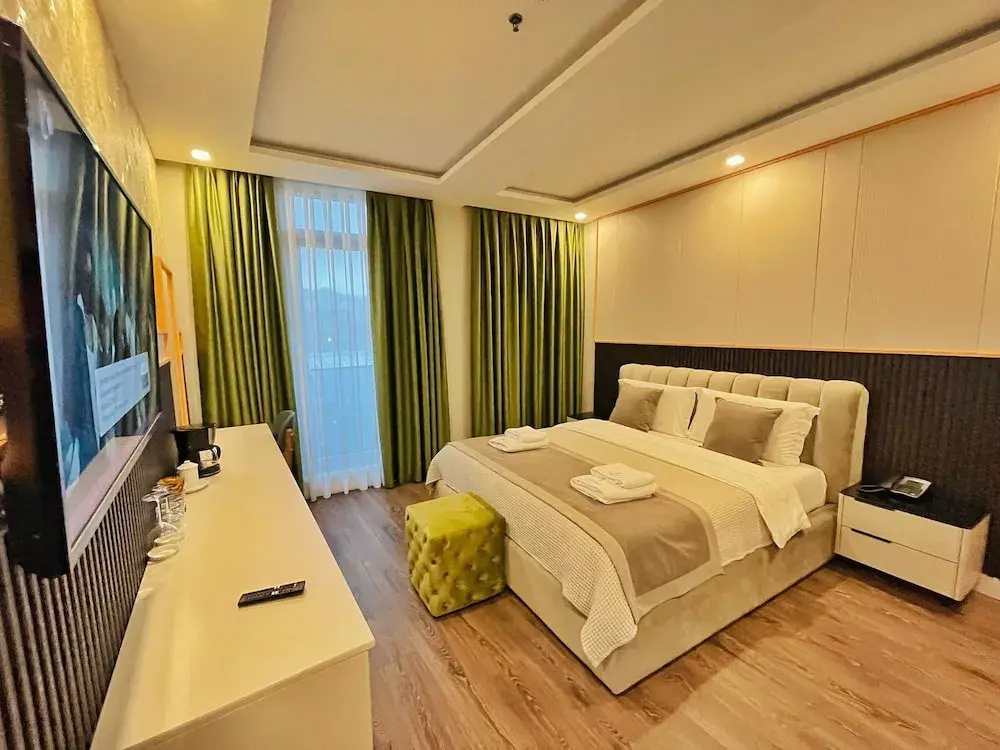 Standard Double room with balcony (full double bed)