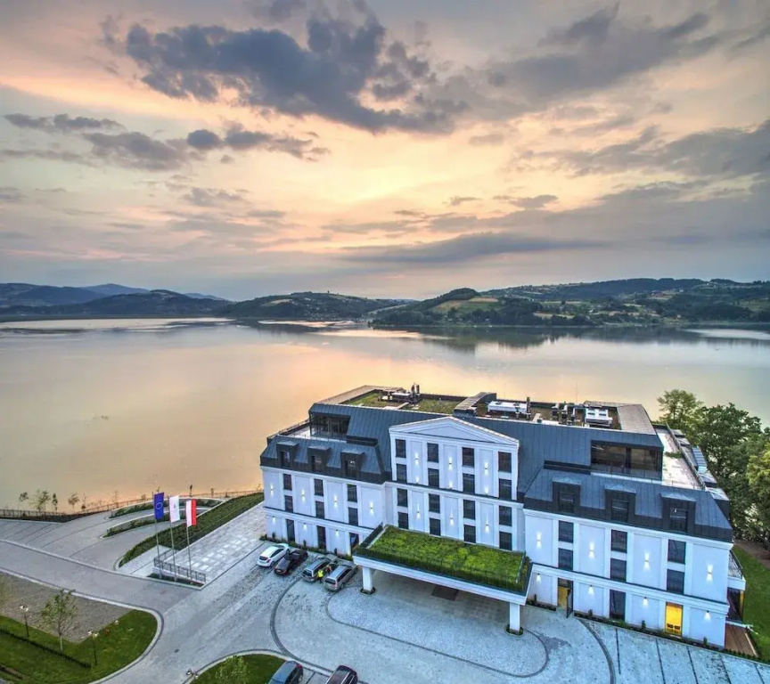 Heron Live Hotel