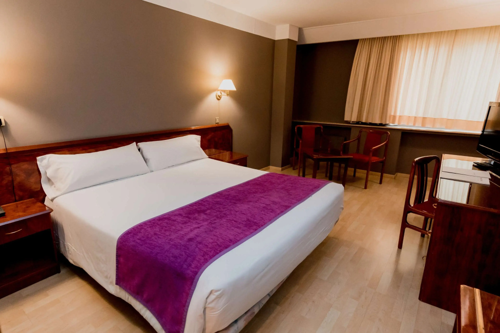 Double room (full double bed)