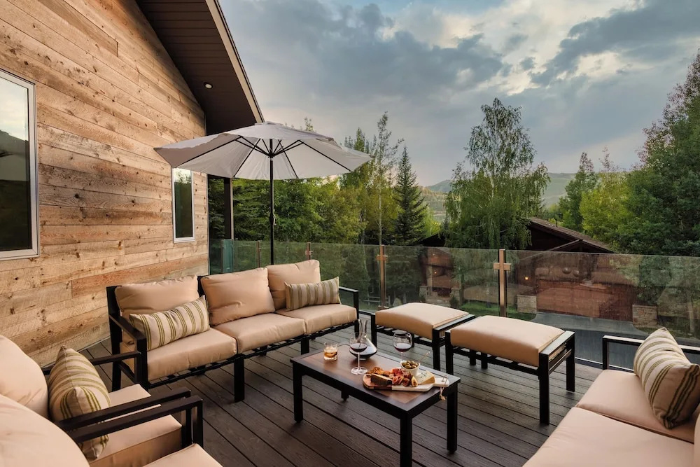 Sleeps 16! Modern Mountain Escape w/ Hot Tub Mason by Avantstay