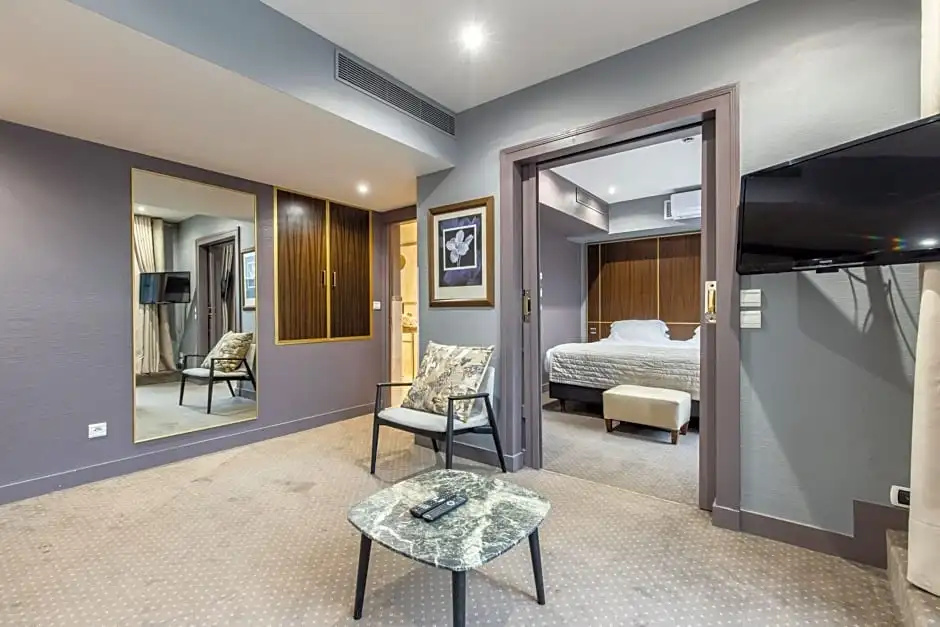 Le Pera Hotel 99