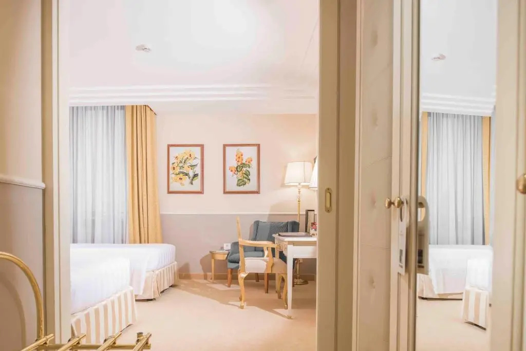 Deluxe Double room (full double bed)