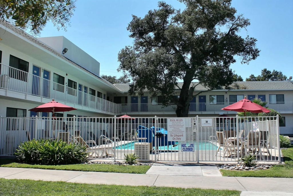 Motel 6 Atascadero, CA