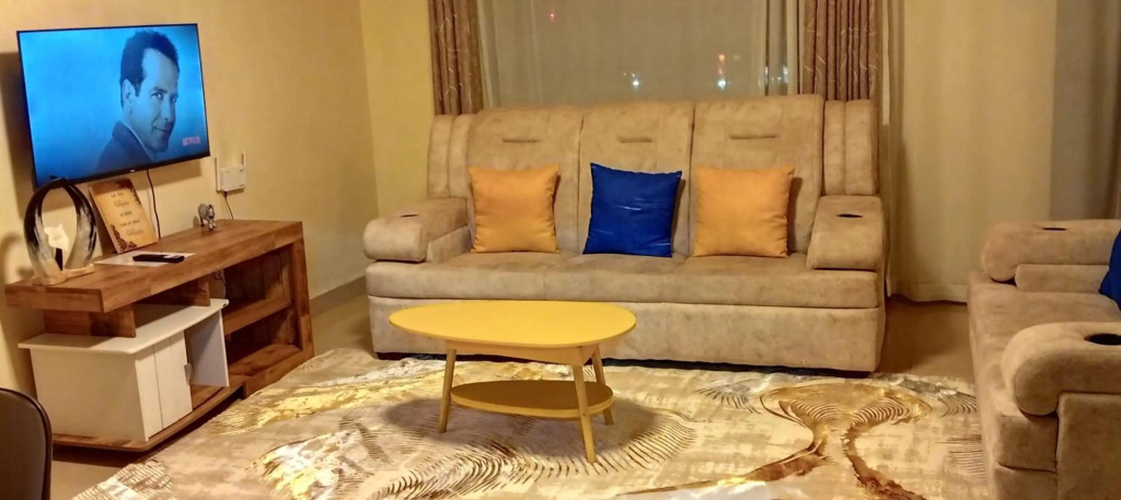 Exquisite 2BR Ensuite Apartment near Rupa Mall