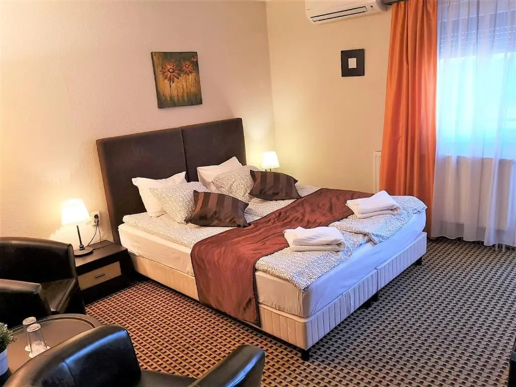 Standard Double room with balcony (full double bed)