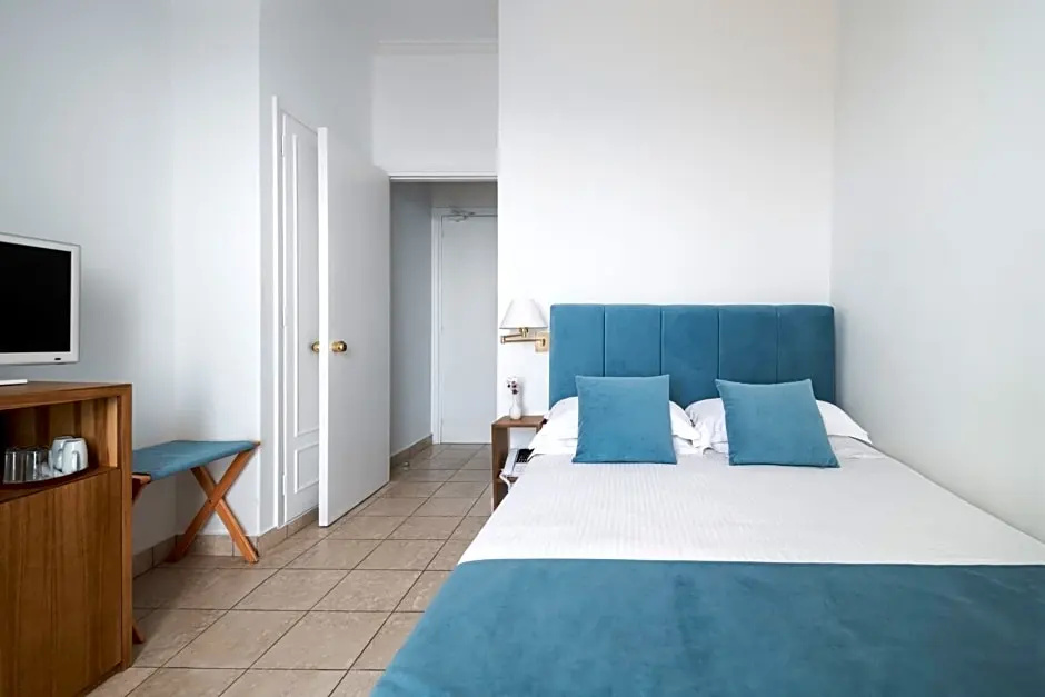 Classic room with balcony and with mountain view