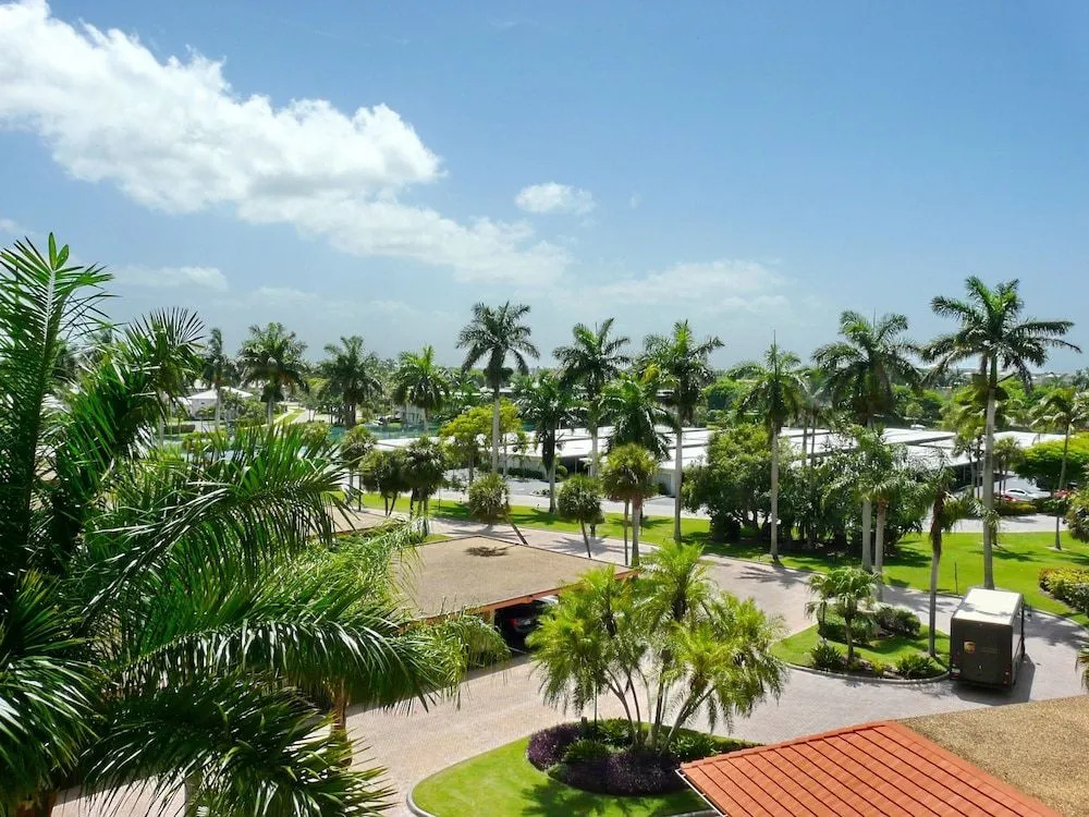 Inviting Beachfront Condo With Large Balcony and Pool