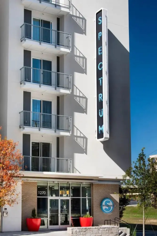 S1bf Rare Find - Bright and Modern 1-br w Free Parking