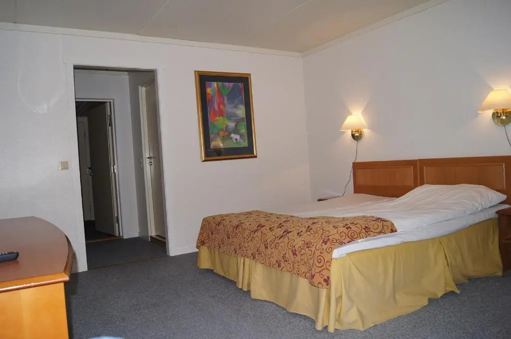 Standard Double room (full double bed)