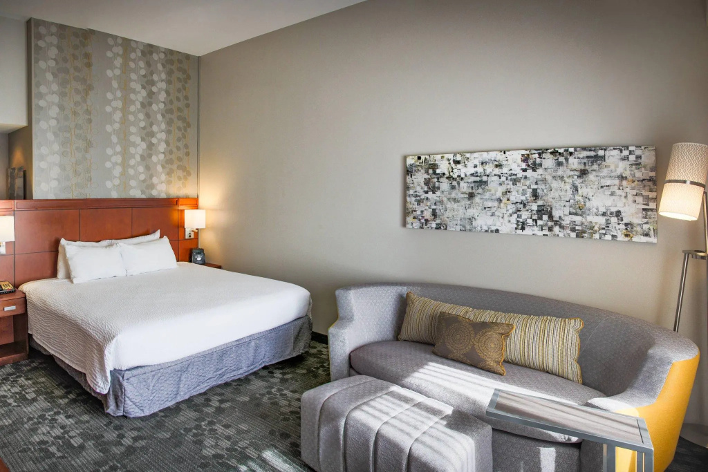 Standard Double room with balcony (full double bed)