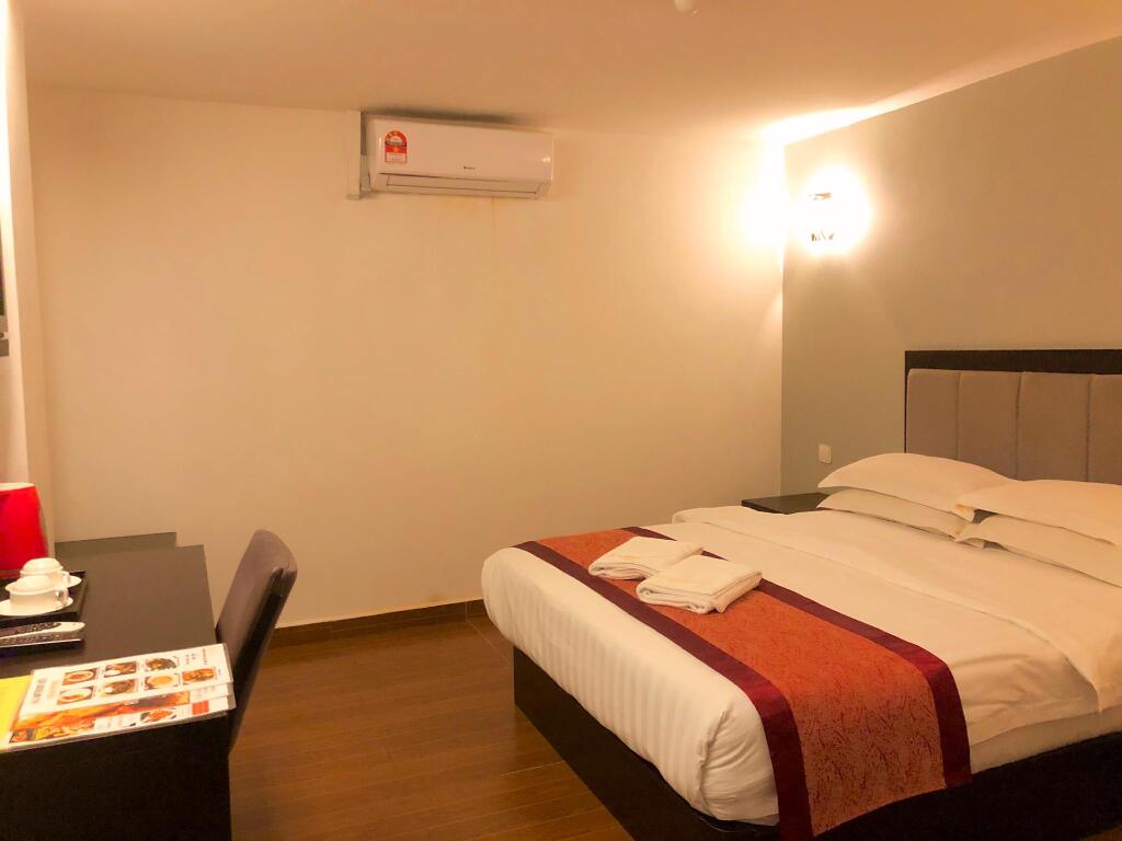 Kk Waterfront Hotel