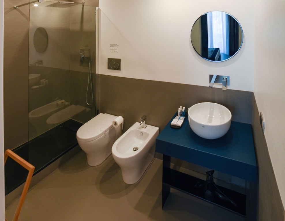 Deluxe room with balcony and with partial sea view