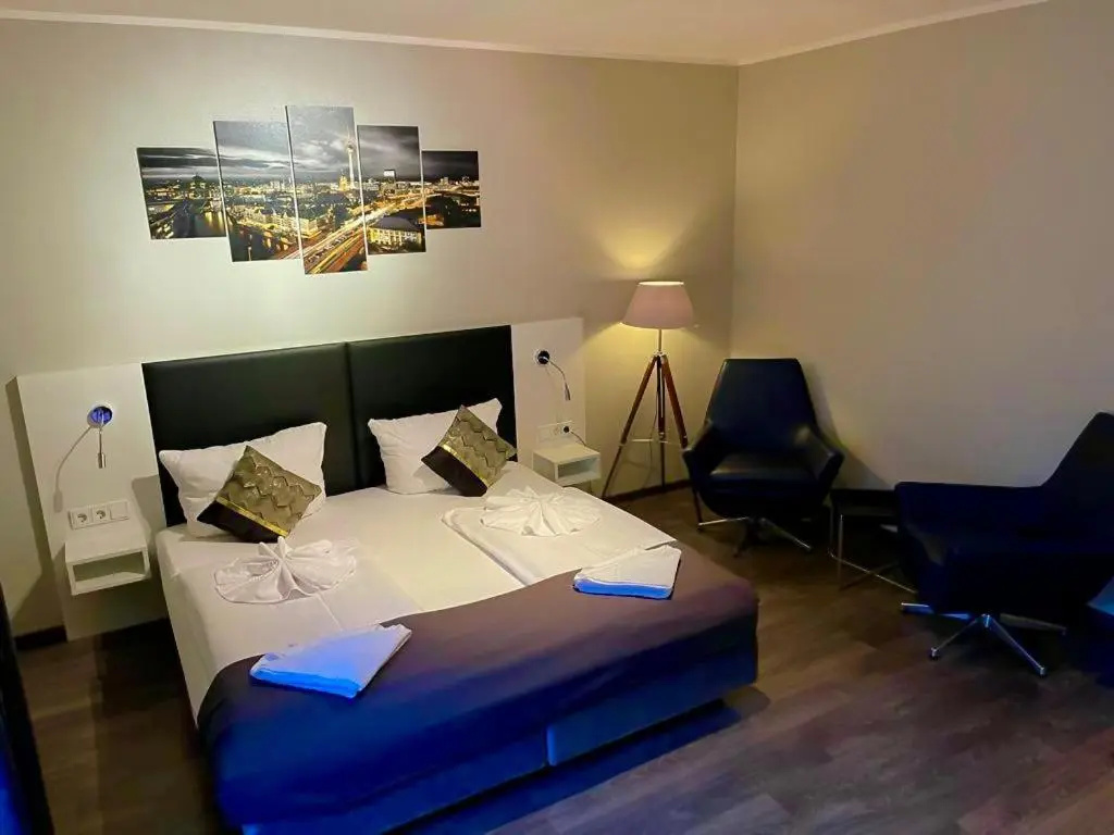 Deluxe Double room (full double bed)