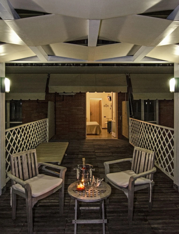 Classic Double room with pool view (full double bed)