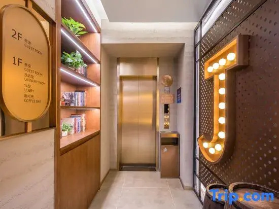 James Joyce Coffetel Hotel (Beijing Nongda Dong Campus Xuezhiyuan Subway Station)