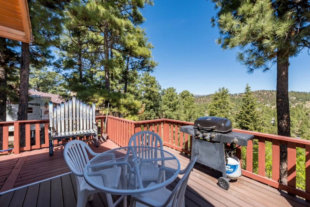 Cowboys, Indians and Outlaws, 3 Bedrooms, Game Room, Sleeps 8