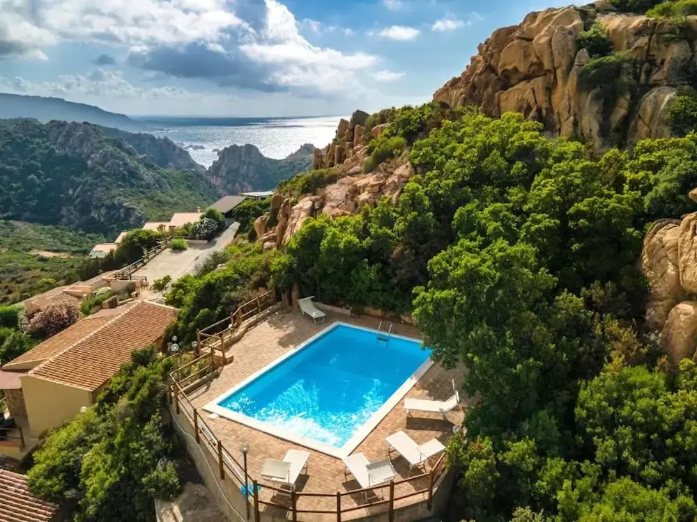 Apartments with common swimming pool in Costa Paradiso