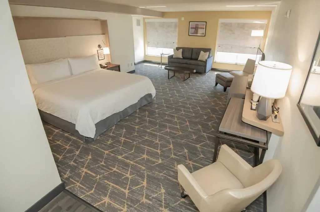 Holiday Inn & Suites Oakland Airport by IHG - Chambres