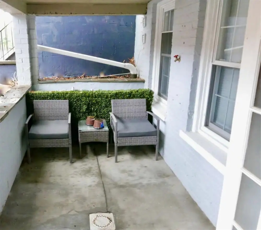 Federalist Style Rowhouse Sleeps 4 With Parking